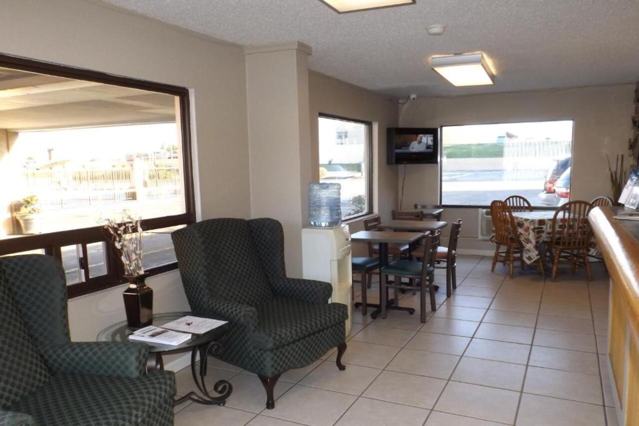Super 8 By Wyndham Monticello Ar Motel Buitenkant foto