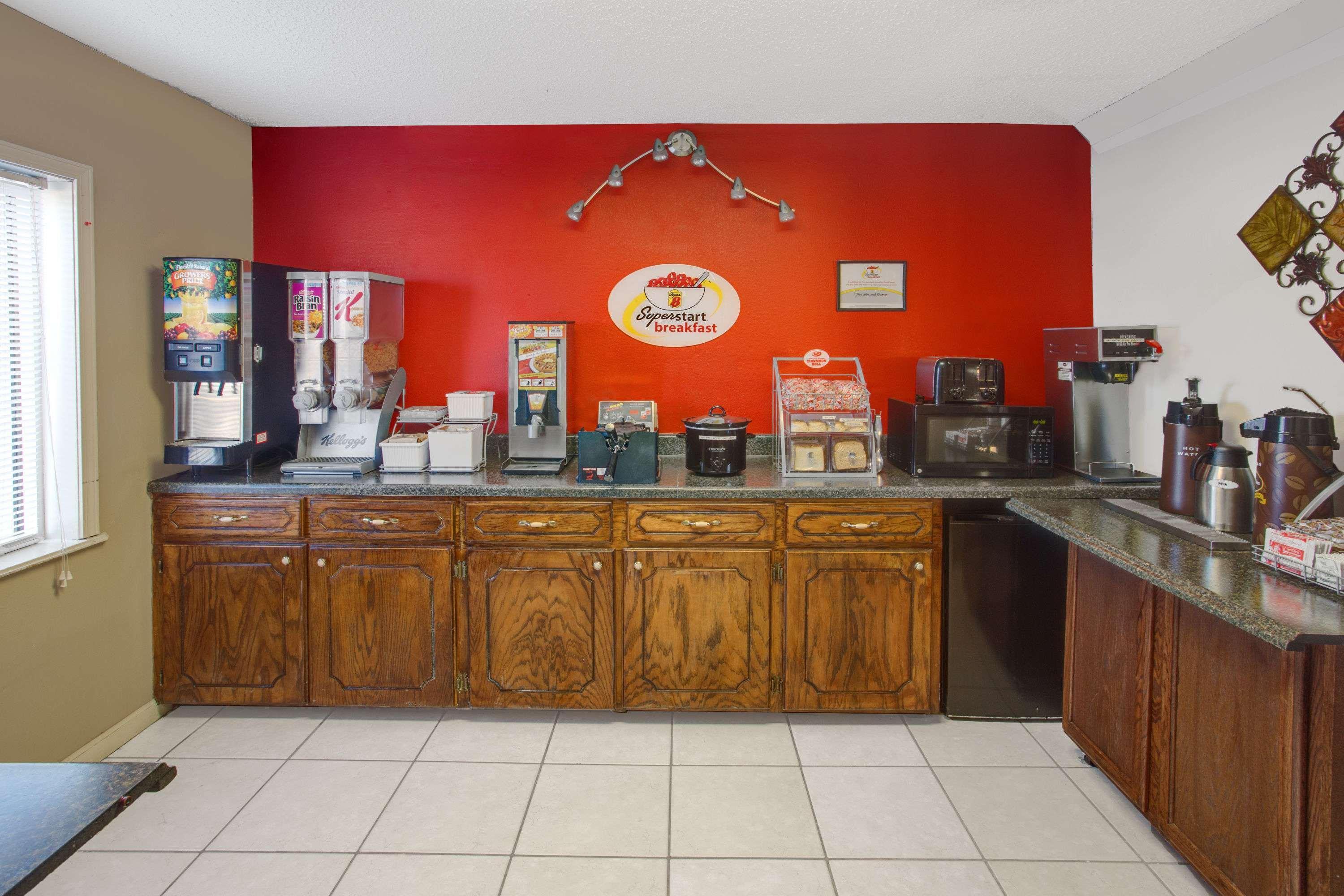 Super 8 By Wyndham Monticello Ar Motel Buitenkant foto