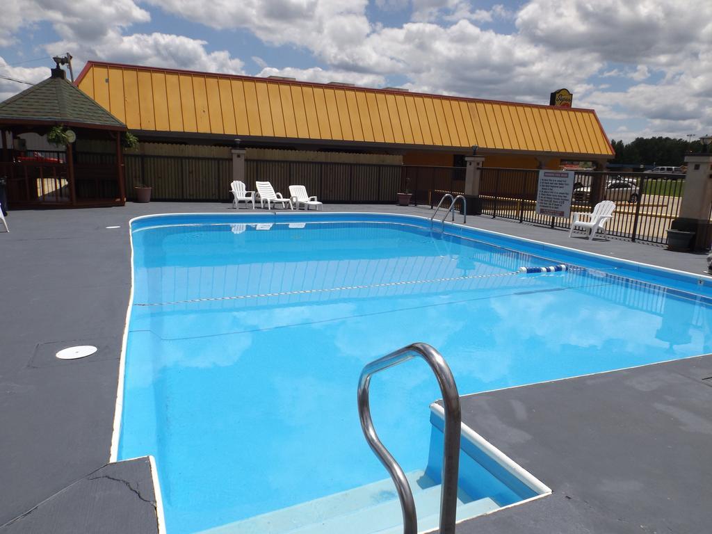 Super 8 By Wyndham Monticello Ar Motel Buitenkant foto