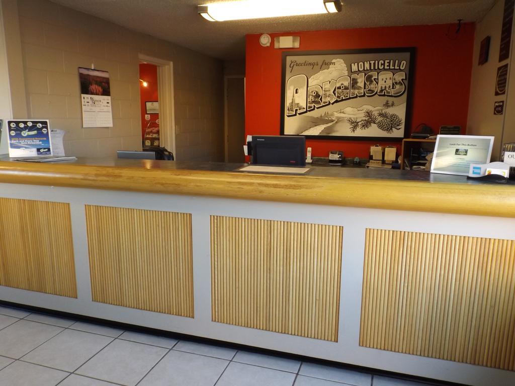Super 8 By Wyndham Monticello Ar Motel Buitenkant foto